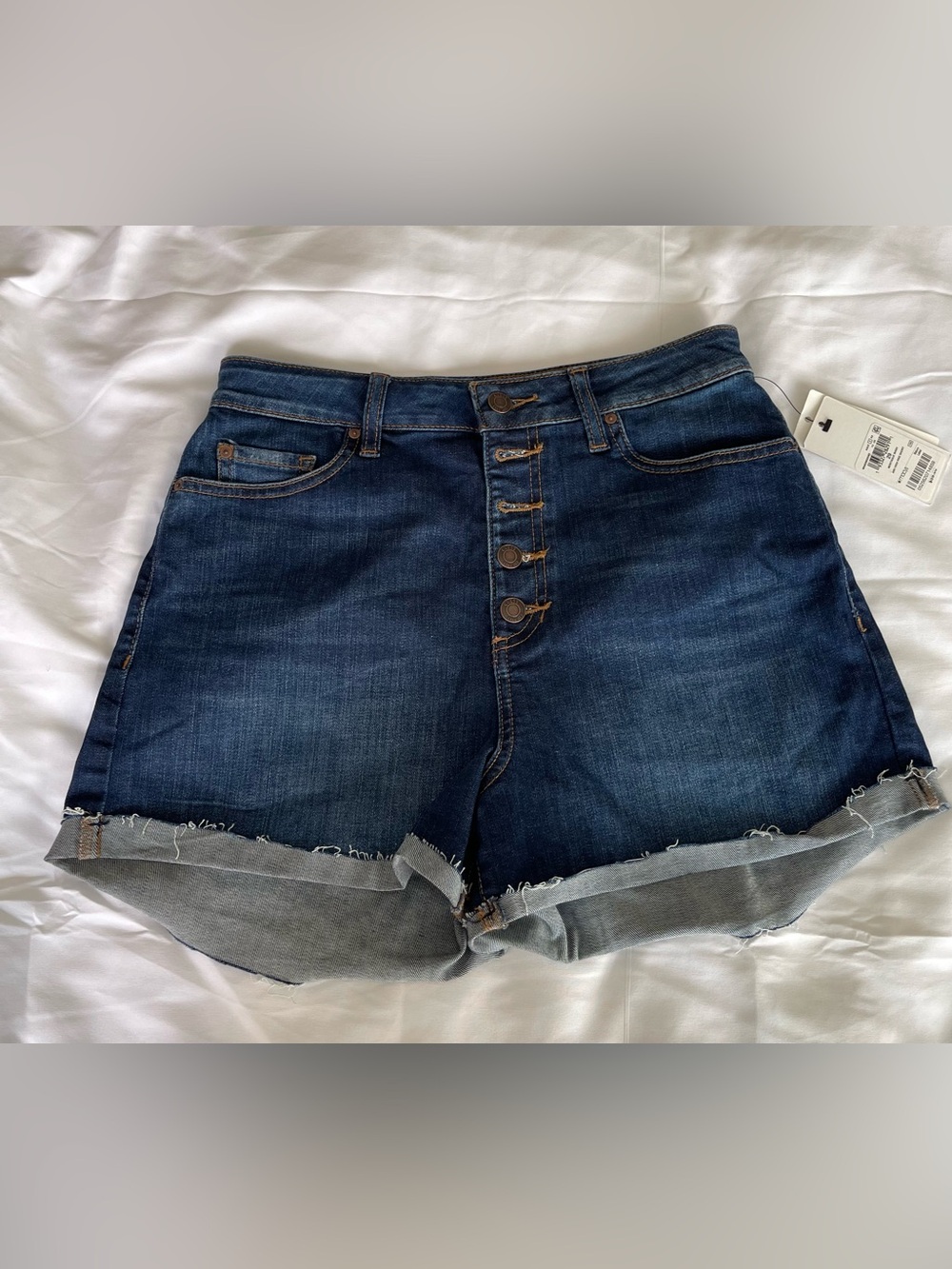 GUESS High waisted Jean Shorts -NWT-NIKI HIGH RISE SHORT Size 29 - Picture 2 of 9